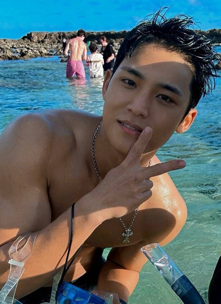 meaniehoon's tweet image. OH WOW