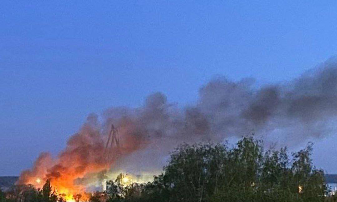 Oh shit 🫢

Vyborg, Leningrad region of the Russian Federation — a reportedly successful hit and fire at the refinery.

❗️980 km from Ukraine.