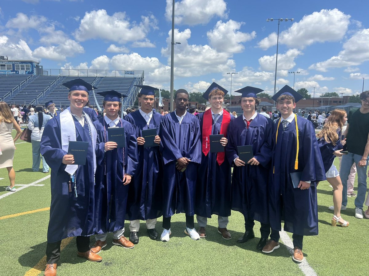 Congrats to our 2024 Grads! 🤝