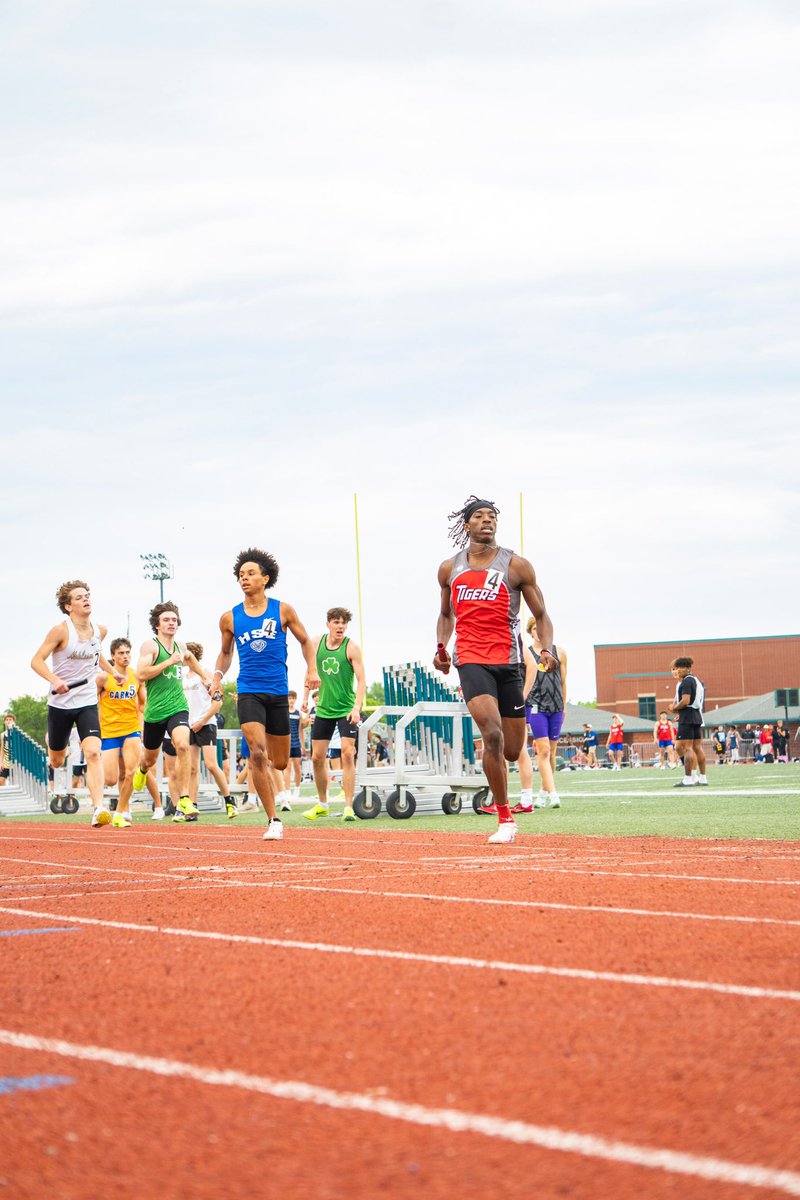 The boys also brought several top performances including several state standard marks across the state. The top 100 performances and relays are here: in.milesplit.com/articles/34813… Photo by Austin Wilson