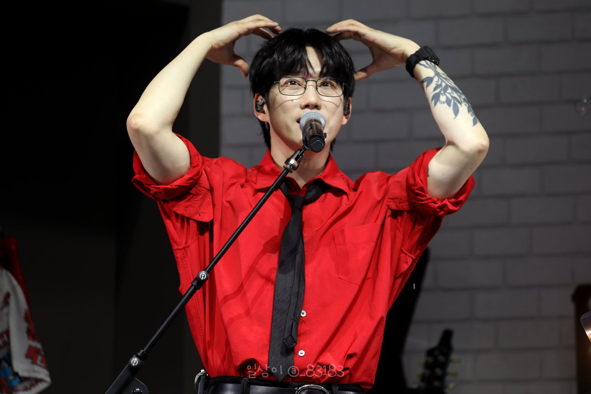 240518 쇼츠쇼츠대작전 #10CM #권정열 #십센치

볼콕 볼하트 고양이 곰도리 내최애는 아이돌...