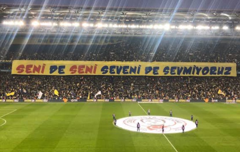buraakgoktepe's tweet photo. sarıyla kırmızının yan yana geldiği her şeyden nefret ediyoruz galatasaraya saygı duyanın galatasaraydan gurur duyanın sözünü hükümsüz görüyoruz son nefesimize kadar SENİ DE SENİ SEVENİ DE SEVMİYORUZ https://t.co/gjU4VdVyH9
