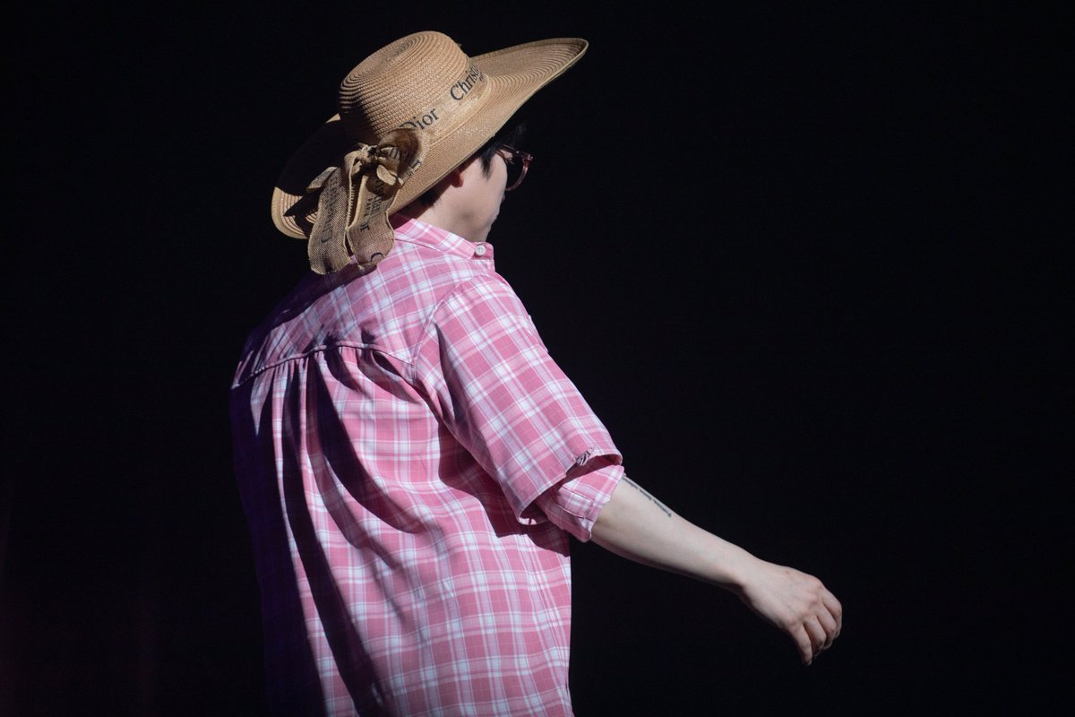 240518 쇼츠쇼츠대작전 #10CM #권정열 #십센치

걍 피크닉 좋아하는 얼딩같은데요?ㅜㅠ
모자는 또 리본달려가지고 왜 또 귀엽게,,,,,,,,,,,,