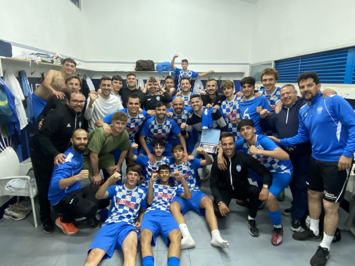 ValencinaFC's tweet photo. ¡Hasta el último minuto del último partido! ¡Orgullosos de todos y cada uno!
LA FOTO 📸😍
#VaaSuceder https://t.co/jLEoB6MOhs