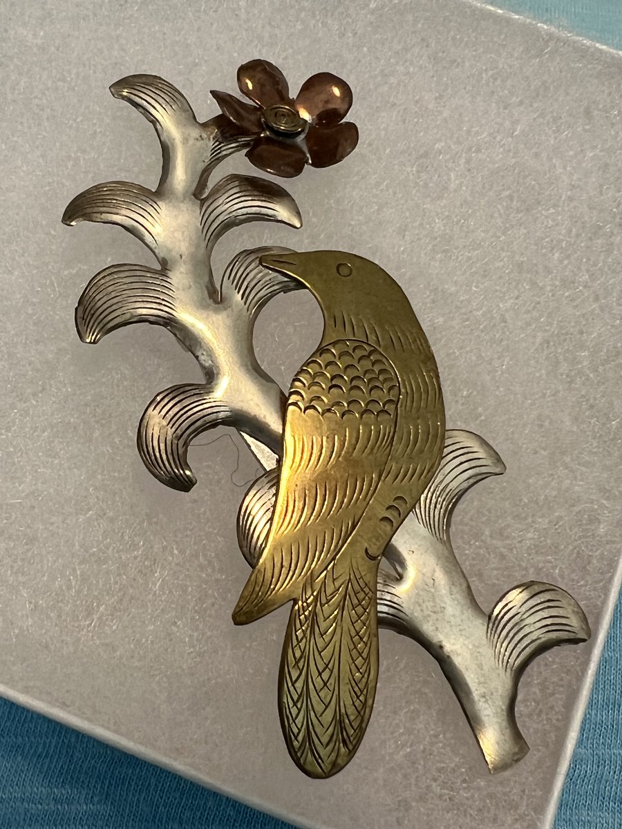 Beautiful #Tricolor Metal BIRD Brooch #ArtisanMetalArt #VINTAGEJewelry Pin #Copper #Brass Silvertone FREE SHIP 

#birds #birdlovergift #metalart #jewelry #handcrafted #vintage #lapelpin #brooch #broochstyle #vintagestyle #birds #ebayfinds

ebay.com/itm/2667768787… #eBay via @eBay