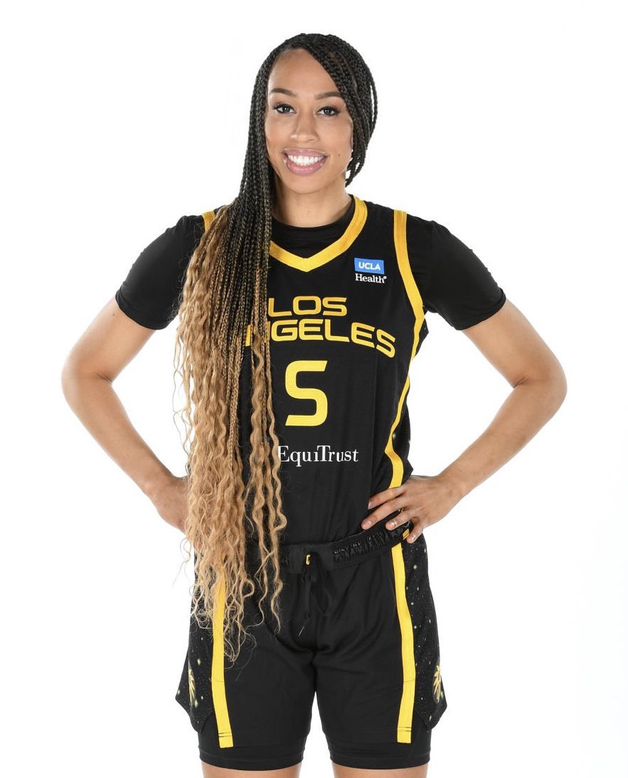 trendyhoopstars's tweet image. Dearica Hamby this week:

20 PTS | 14 RBS | 2 STL vs Atlanta
29 PTS | 9 RBS | 3 STL vs Las Vegas

Hamby averaged (24.5) points, (11.5) rebounds, and (2.5) steals in the WNBA 2024 season opening week! 🔥