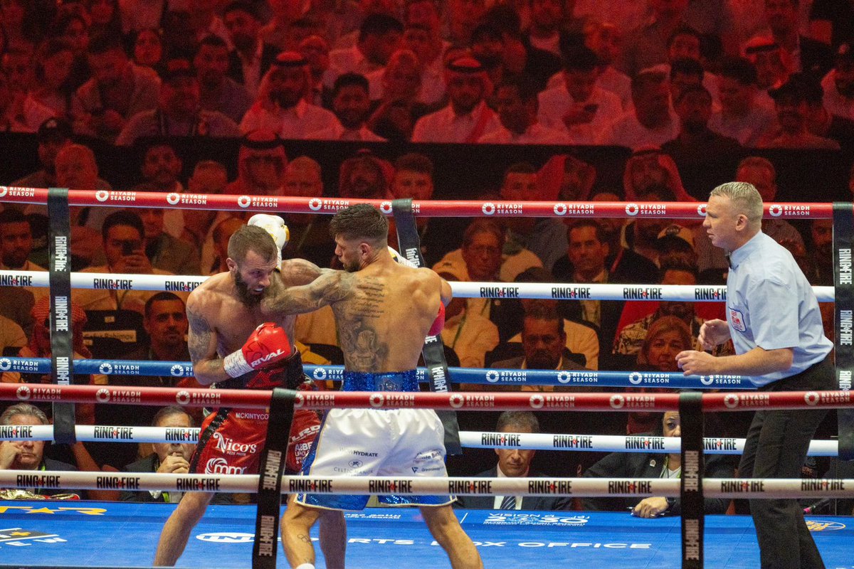 قاجس ينتصر ويحقق حزام IBF و IBO بفئة وزن الريشة في حدث Ring Of Fire 😍🥊 Cacace wins the IBF and IBO featherweight belts against his opponent Cardina at #RingOfFire 😍🥊 اشترك الآن للمشاهدة 👇 Subscribe now to watch Stc TV Dazn ESPN Sky Sports Box Office  TNT Sports Box Office