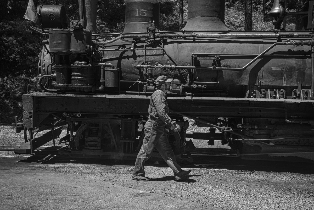 Machine &amp; man
#photo
#photography
#blackandwhitephotography