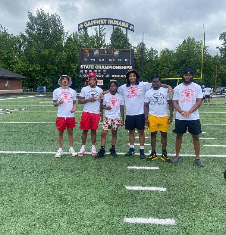 iamSTACIAHILL's tweet image. Love to see our players giving back to the community.  TID 1st annual football camp. @GaffneyFootball @Big_Nate90 @TID9ine3 @Brayshawn22 @Yooothatsnatee @AppState_FB . Keep doing great things... #GAFFNEYINDIANSFOREVER!!!! #REALFAMILY #BLOODLINESTRONG!!! #RECRUITGAFFNEY