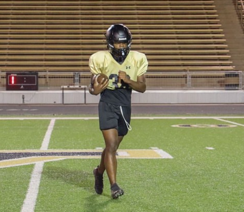 NLS Featured Athlete of the Day @DebouseJaesean Jasean Debouse Class of 2026 Andrews High School Andrews, TX Running Back 5'10' 170 lbs Full NLS Profile nlevelsports.net/blogs/football… #nextlevelsports #recruitme #RB