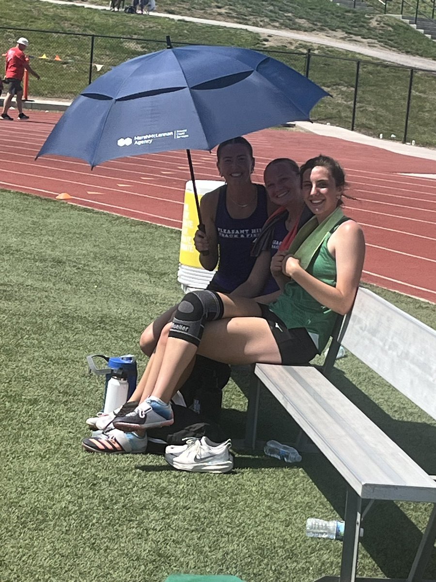Two high jumpers going through!!!
Way to go ladies!