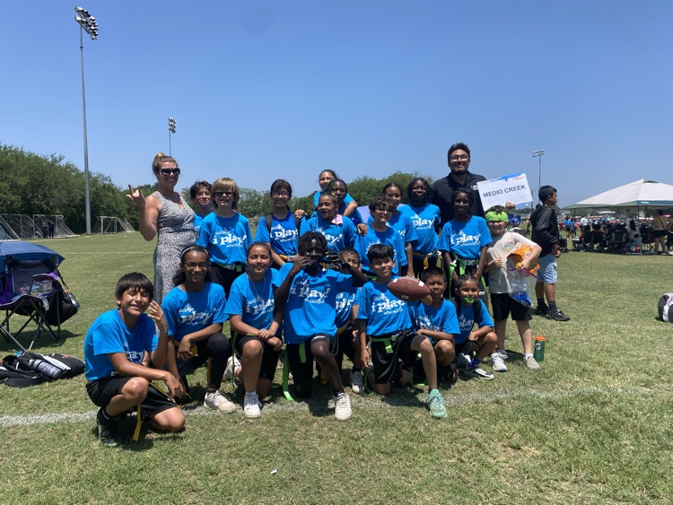 swisd_mce's tweet photo. Medio Creek iPlay football team earned 2nd place in the city today! They completed against Judson ISD and Sun Valley! Well done, Medio Creek Gators! Even Dr. Ball was there to give the kids a peptalk! #RootEDMCE #GoPublic  #DestinationSWISD #MiFamiliaMCE https://t.co/h4wAOM8xvP