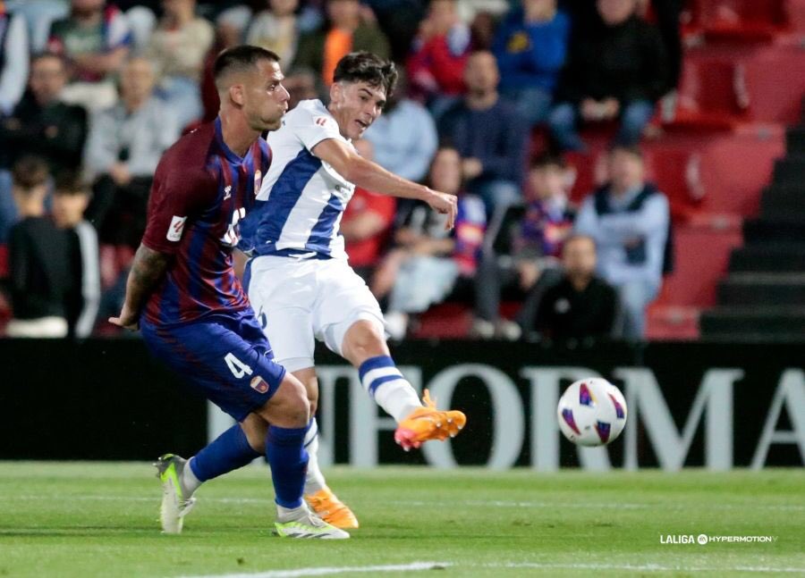 #DEPORTIVO: Final: 0-0. Un punto que les hace sumar 47 y ahora el CDE está a 3 puntos del descenso con el triunfo del Amorebieta en el Rodriguez López. Por momentos me encantó el Deportivo! A Elche a certificar matemáticamente la permanencia! #Eldense #Elda #deportes