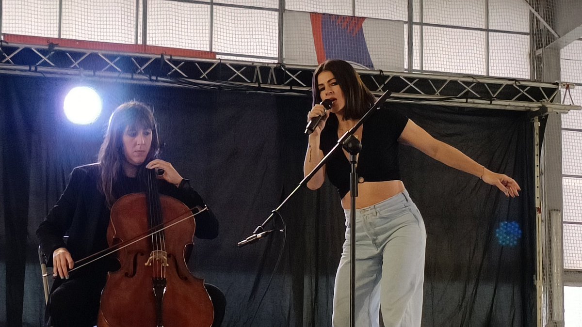 anavinalsblanco's tweet photo. He disfrutado mucho del VI Memorial #Alazne Gogoratuz de está tarde en #Zorroza. Yo también hice Ballet Clásico y ha sido un auténtico lujo! No paremos de bailar y de disfrutar de la cultura 🩰💃🪭 https://t.co/iCNNpevNNf