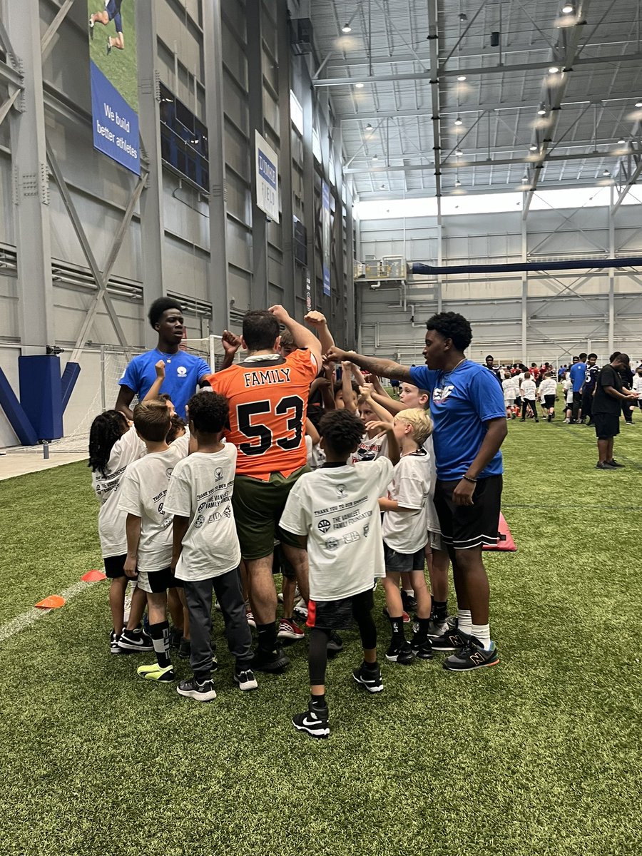 Tracie Henry (@traciehenry15) on Twitter photo The excitement continues to build! Incredible flag clinic today, can’t wait to watch these ladies compete on their <a href="/IHSA_IL/">Illinois High School Association #IHSA</a> teams this fall. Loved seeing the community partnerships today! Well done <a href="/ChicagoBears/">Chicago Bears</a> <a href="/BearsOutreach/">Chicago Bears</a> <a href="/Silva321FUTP60/">Gustavo Silva</a> <a href="/usnikefootball/">Nike Football</a> <a href="/rpdfun/">Rockford Parks</a> #GirlsinFlag The excitement continues to build! Incredible flag clinic today, can’t wait to watch these ladies compete on their <a href="/IHSA_IL/">Illinois High School Association #IHSA</a> teams this fall. Loved seeing the community partnerships today! Well done <a href="/ChicagoBears/">Chicago Bears</a> <a href="/BearsOutreach/">Chicago Bears</a> <a href="/Silva321FUTP60/">Gustavo Silva</a> <a href="/usnikefootball/">Nike Football</a> <a href="/rpdfun/">Rockford Parks</a> #GirlsinFlag