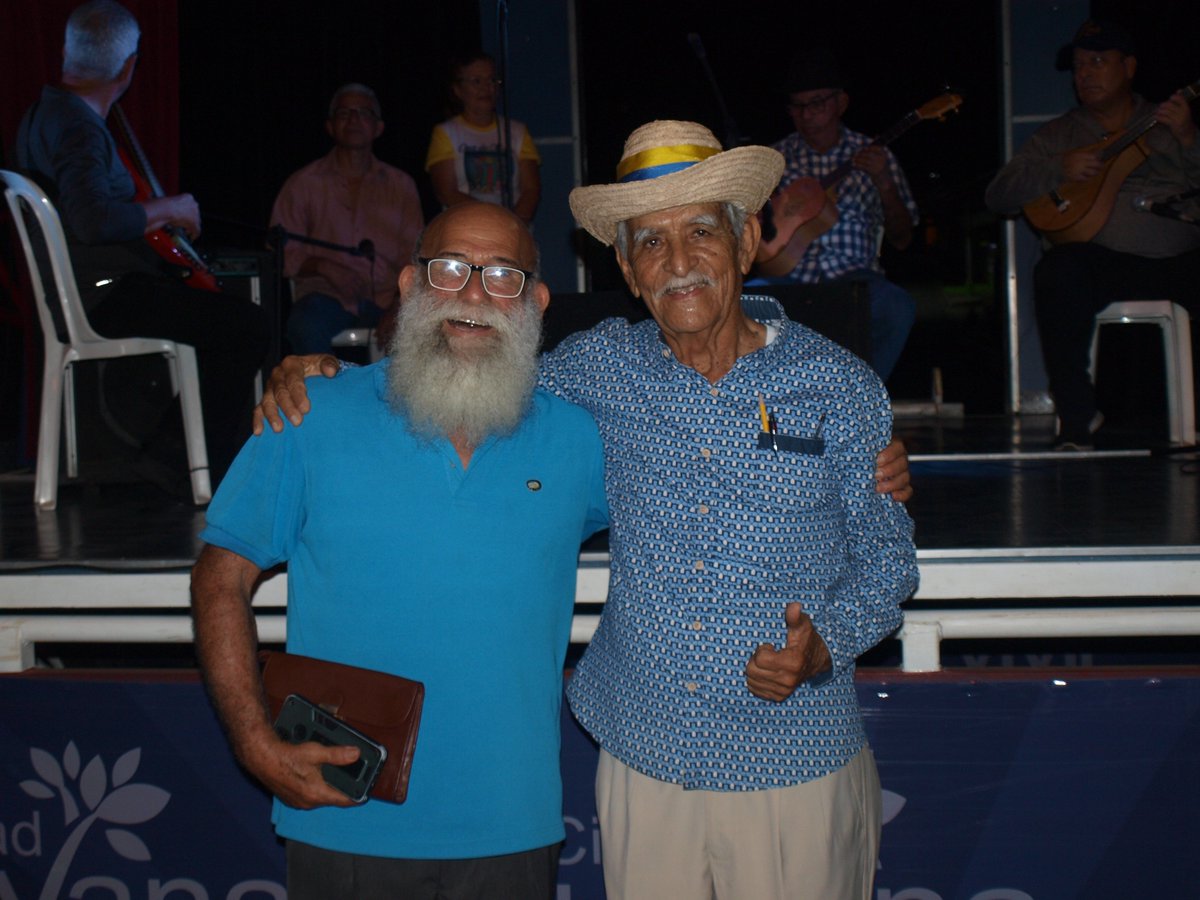 Cultores, portadores patrimoniales, Maestros Honorarios y uneartistas nos congregamos para homenajear al Santo Madero, con los tradicionales Galerones y diversos ritmos de música oriental, precedidos por un rosario rezado en comunidad.