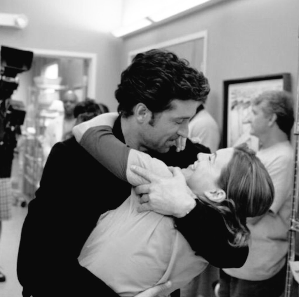 pompeoplace's tweet photo. ellen pompeo and patrick dempsey during season 5. 💙 🎬 https://t.co/QDRsLX17pq