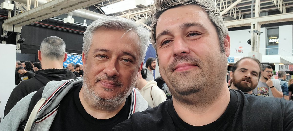 AlvarAndres1's tweet photo. Como siempre un placer veros todos. Que ilusión ver a Marcos. Y que tuvierais un momentin para todos los pesaos que vamos. Grandes todos. @marcostheelf @YeOldeNemesis @Tycho_fan más el cámara @jlsanzf https://t.co/40Ab1FAQms