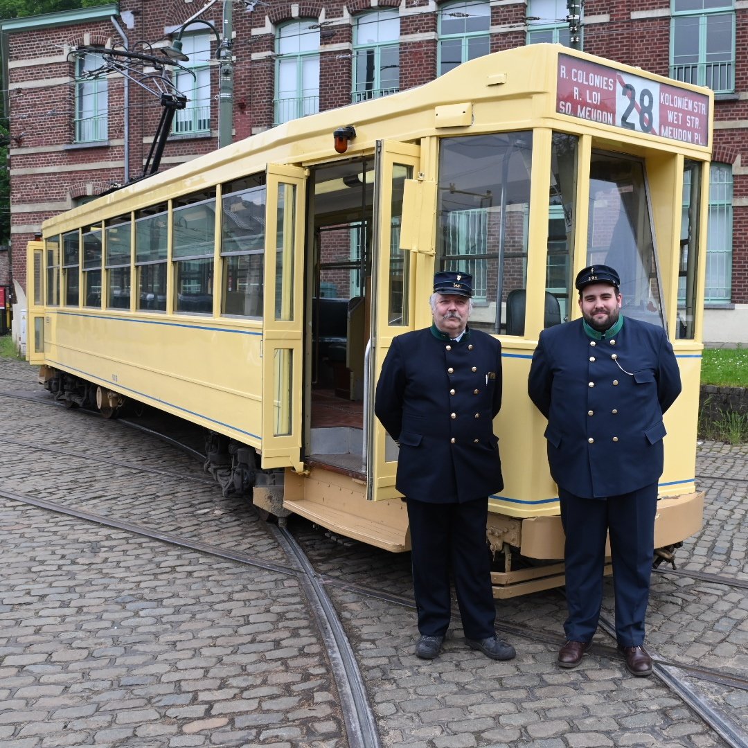 This morning we toured a group of Americans, who had chartered a museum tram, around the Brussels tram network 🚋

At the end they asked for a pic of crew &amp; tram, and it turned out quite nice 😄