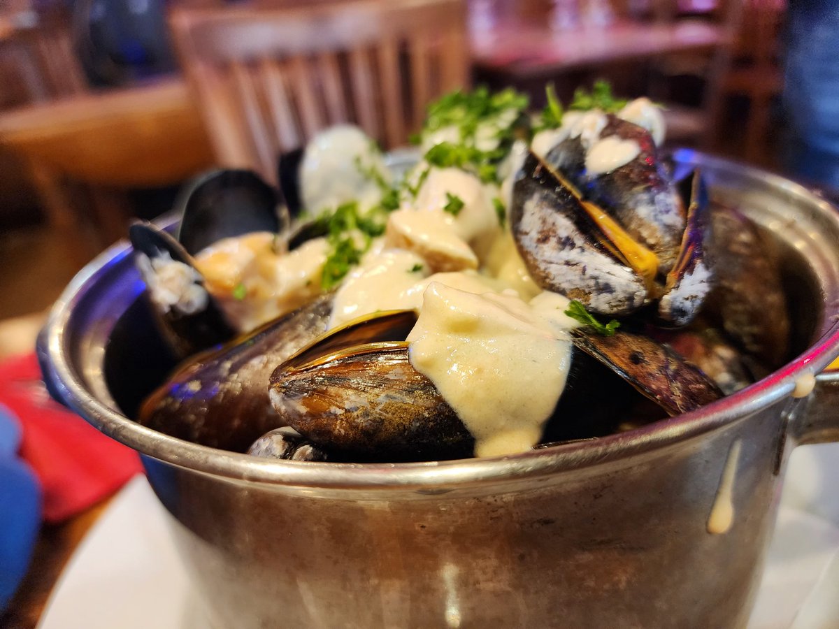 Moules-Frites (Mussels with french fries) #France #Normandy 

It was nice 👌  I think we have a kind of recipe 😋 in #Thailand. Especially in Isaan #มุกดาหาร But another cooking style.

#France24 #อาหารฝรั่งเศส #ฝรั่งเศส