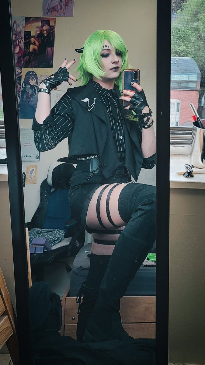 Maviiice's tweet photo. My poker face #gumi #cosplay for a 10yo song that I've been meaning to do for quite a while. Done for Miku expo, where I saw like 3 other Gumis lol #vocaloid https://t.co/ZGsMOnutYX