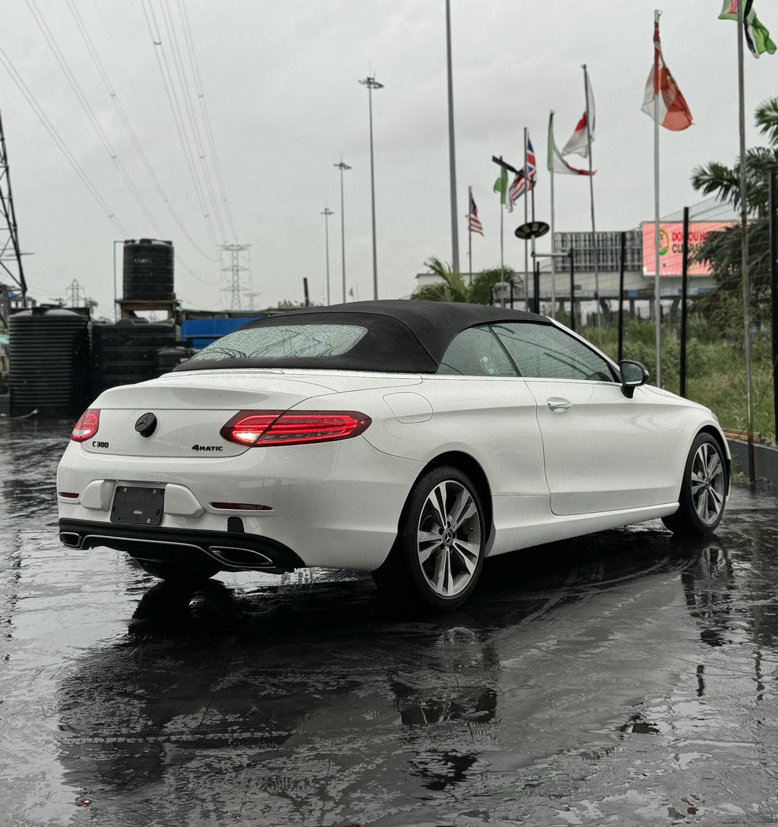 2017 Mercedes Benz C300 Convertible now available! -White on cream 🏷️: N32 million ($22k) Contact for details 📥 Send a DM or Call/WhatsApp: 09070116577 for inquiries and inspection