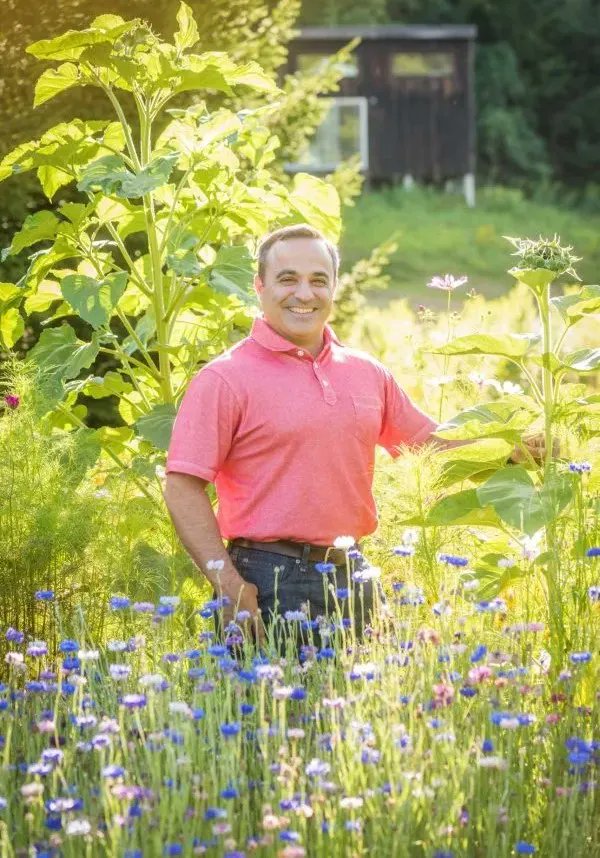 In the latest episode of #GardenDC, we talk with Mike Lizotte of  @americanmeadows about #ReduceYourLawnDay and planting mini meadows. You can listen at this link: washingtongardener.blogspot.com/2024/05/garden… or wherever you get your great #gardening podcasts (Spotify, Apple, etc.) #reduceyourlawn