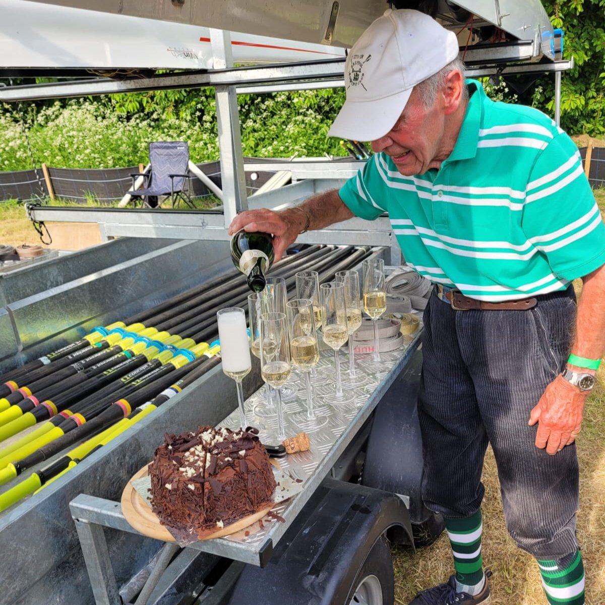 A big moment for our novices as they raced at their first regatta last Saturday....And they were treated to cake and bubbles by cox Paddy to mark the occasion. 🍾 <a href="/AvonCountyRC/">Avon County</a> #rowing