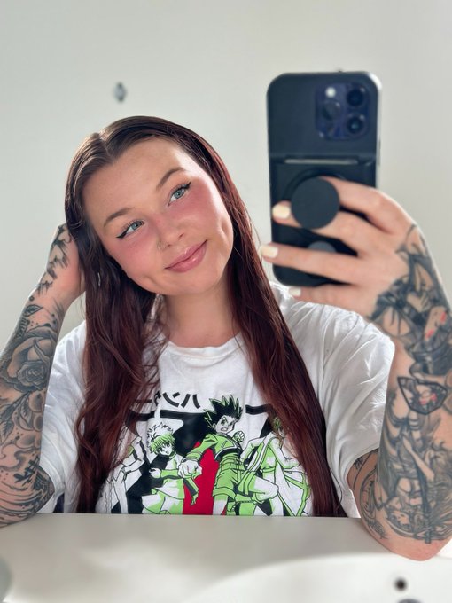 fun fact about Sara: my freckles are so prominent in the summer that I even have them on my lips ☺️ https://t