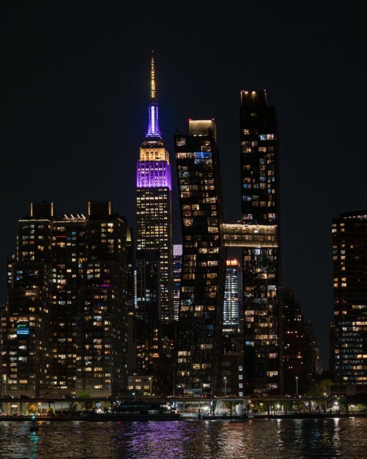 Day or night, the @EmpireStateBldg always looks perfect in purple and gold.