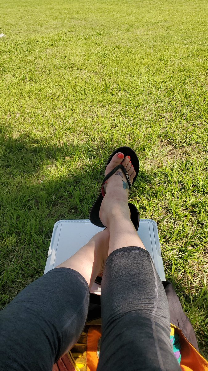 annablu43's tweet photo. Just enjoying music 
• domme findom findomme financial domination paypig cashslave send drain submit ownership feet obsession reimbursement opportunity lunch sub funded • https://t.co/EQNGFzfbYc