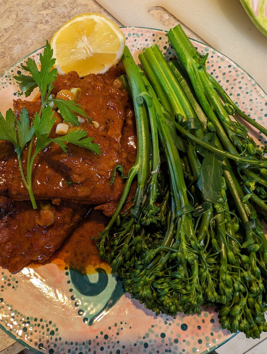 A couple weeks ago I made Chicken Lazone à la Chef John via @foodwishes so this week I did catfish in the same style with broccolini. My family pronounced it delicious. Bet it would also be great with pork chops. #cooking #food #foodporn