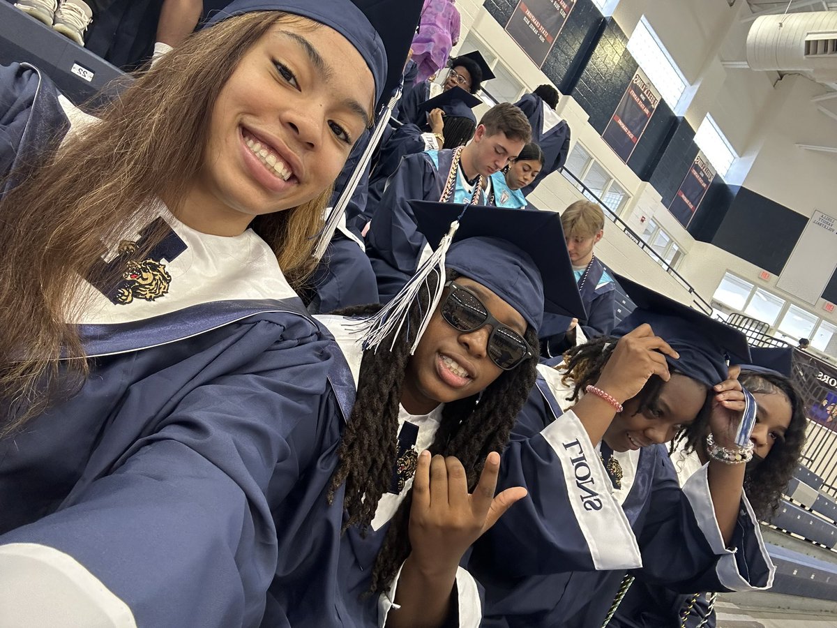 WE DID IT GUYYYSSSS <a href="/KameahHill/">Kameah Hill</a> <a href="/KTloopyGCC/">Kayla T. Williams</a>