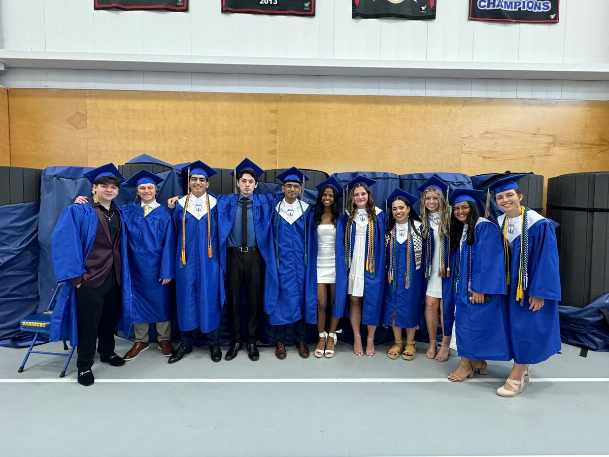 SandburgHS's tweet photo. Congratulations Class of 2024!!! 🦅👏🏻 https://t.co/63tQTpjza4