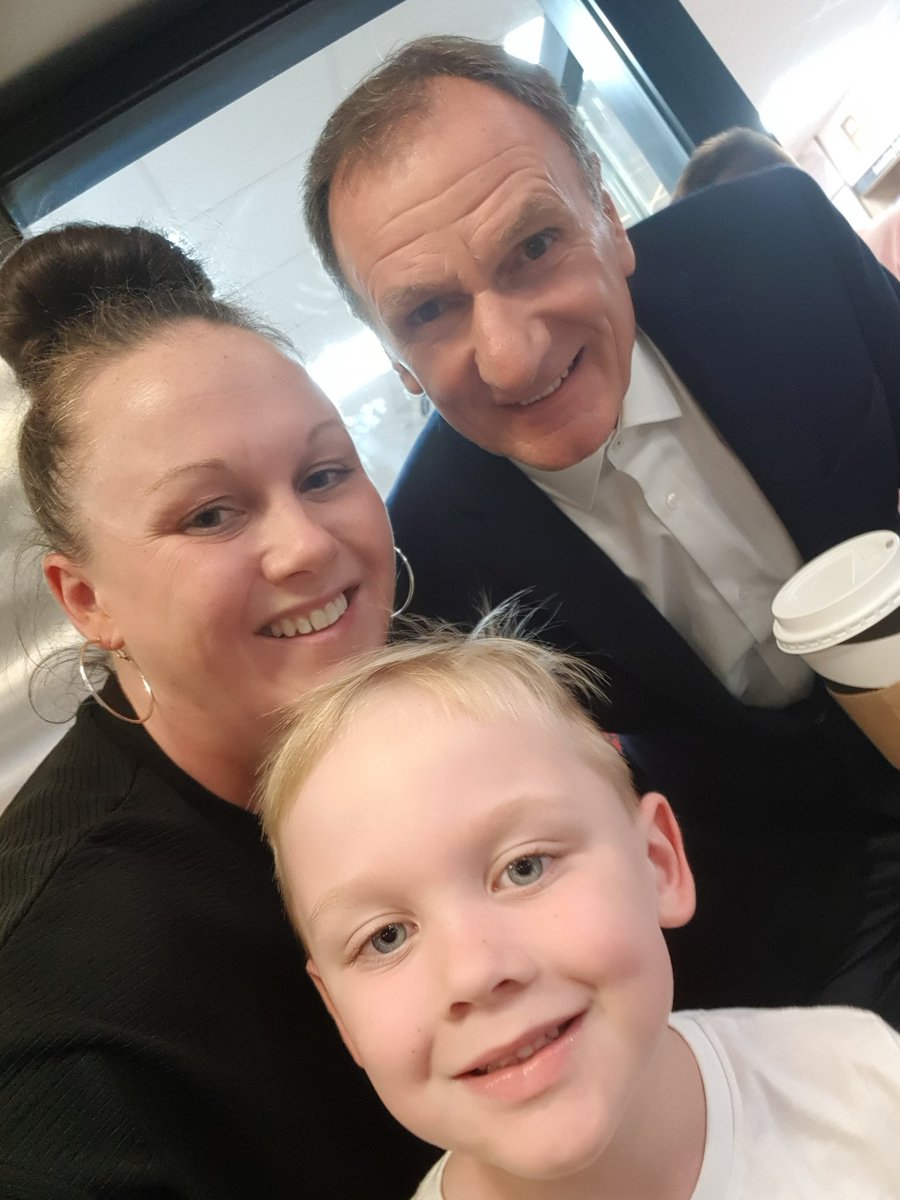 JadeCarney85's tweet photo. @Phil_Thompson4 5 years apart and just as nice. Thank you @Phil_Thompson4 for always smiling. Football fanatics and lfc fanatics in your house. Xx https://t.co/mHCcBTldJD