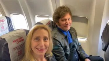 Viajes del desquiciado: 
3 viajes a EEUU , inversiones 0
Viaje a Suiza , inversiones 0
Viaje a Roma, Inversiones 0
Viaje a Israel, inversiones 0 
Viaje a España, inversiones 0 

Para que mierda viaja tanto ?