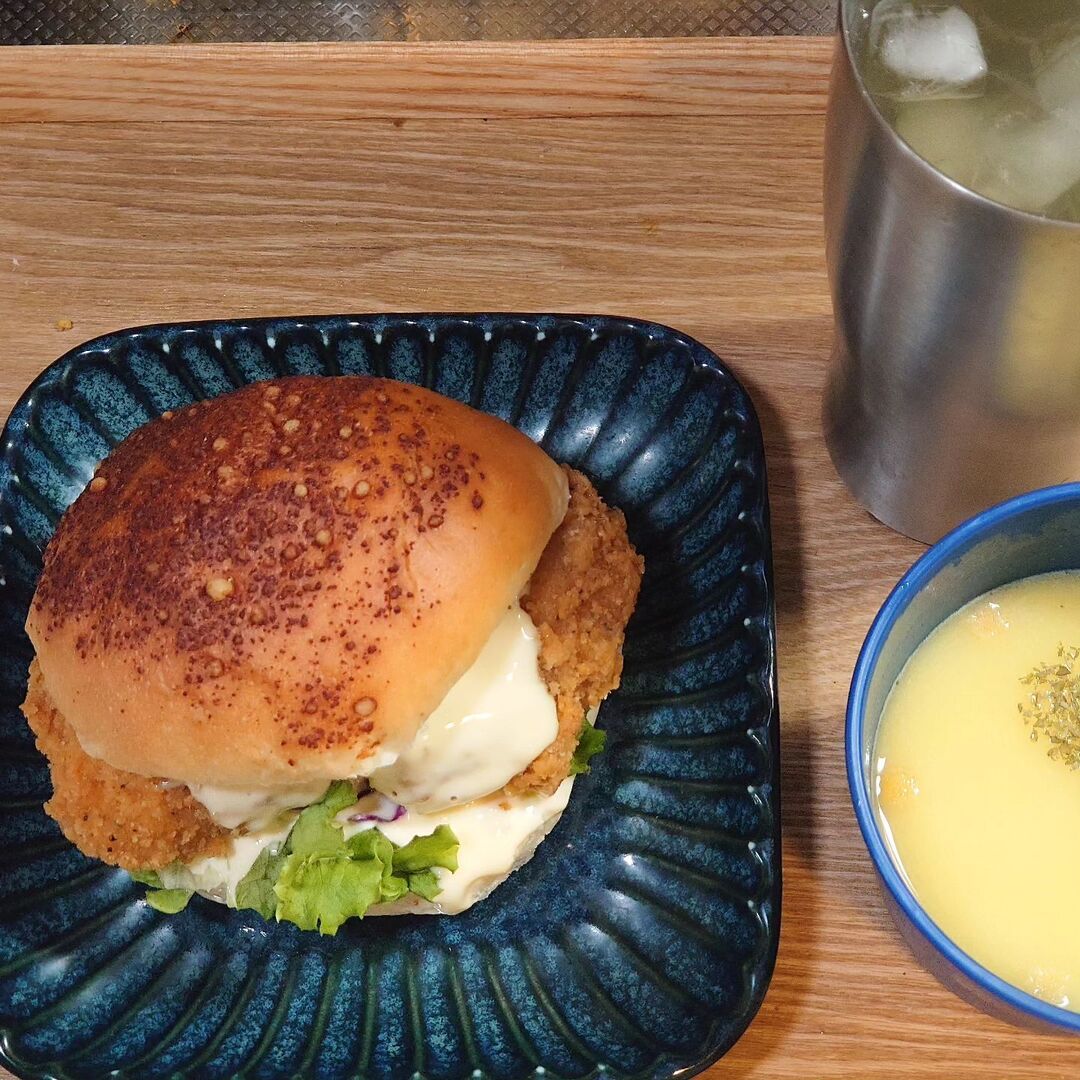 #friedchickenburger #knorr #cupsoup #soup #tea #gm #breakfast #mealathome #cooking #takekitchen #japanesefood #instafood #朝食 #朝ご飯 #朝ごはん #おうちごはん #自宅飯 #料理 #料理男子 #料理好きな人と繋がりたい #料理記録