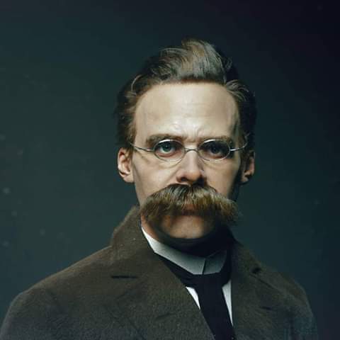 “Para cualquier político eres o un instrumento o un enemigo. No saben qué es una persona” Friedrich Nietzsche
