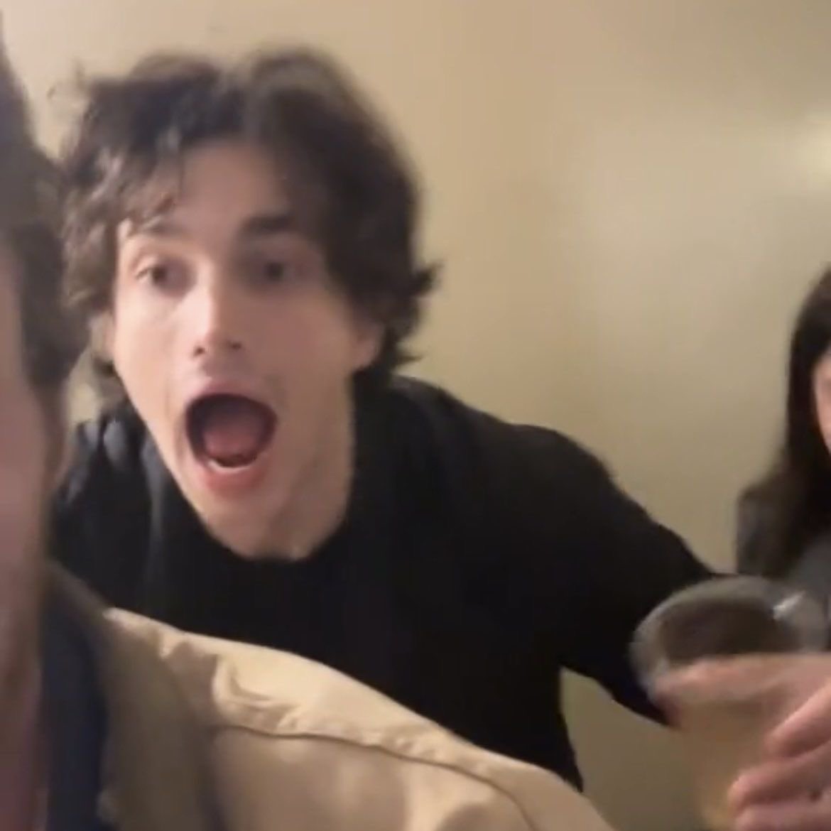 Daily Elijah Hewson (@eliluvrbot) on Twitter photo 