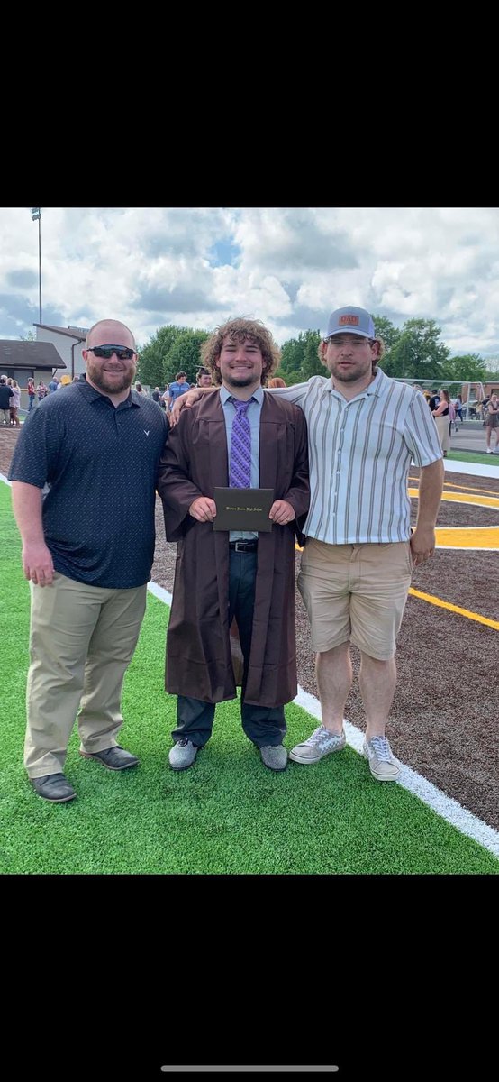 CoachNOsborne's tweet photo. The last Osborne graduated today!! Proud of everything you have accomplished and can’t wait to see you play at Adrian this fall!! #ProudBrother #WBPride #RiseAsOne https://t.co/0EquPA8w6b