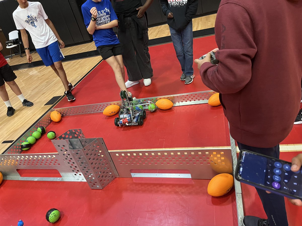 I also want to shout out the Summercreek HS robotic a  @FRC5261 for being helping & most importantly inspiring these kids to pursue HS robotics
We held a district robotics meet for middle schoolers & the kids absolutely killed it

@HumbleISD_WMS @HumbleISD_CTE  #VEX #BeElite #RTB