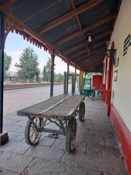 En #Otumba visita el Museo del Ferrocarril 🚂 los sábados y domingos de 10:00 a 16:00 horas. Un sitio que preserva el patrimonio cultural ferrocarrilero que albergó la estación de Otumba División Mexicano. Costo de acceso general 25 pesos.