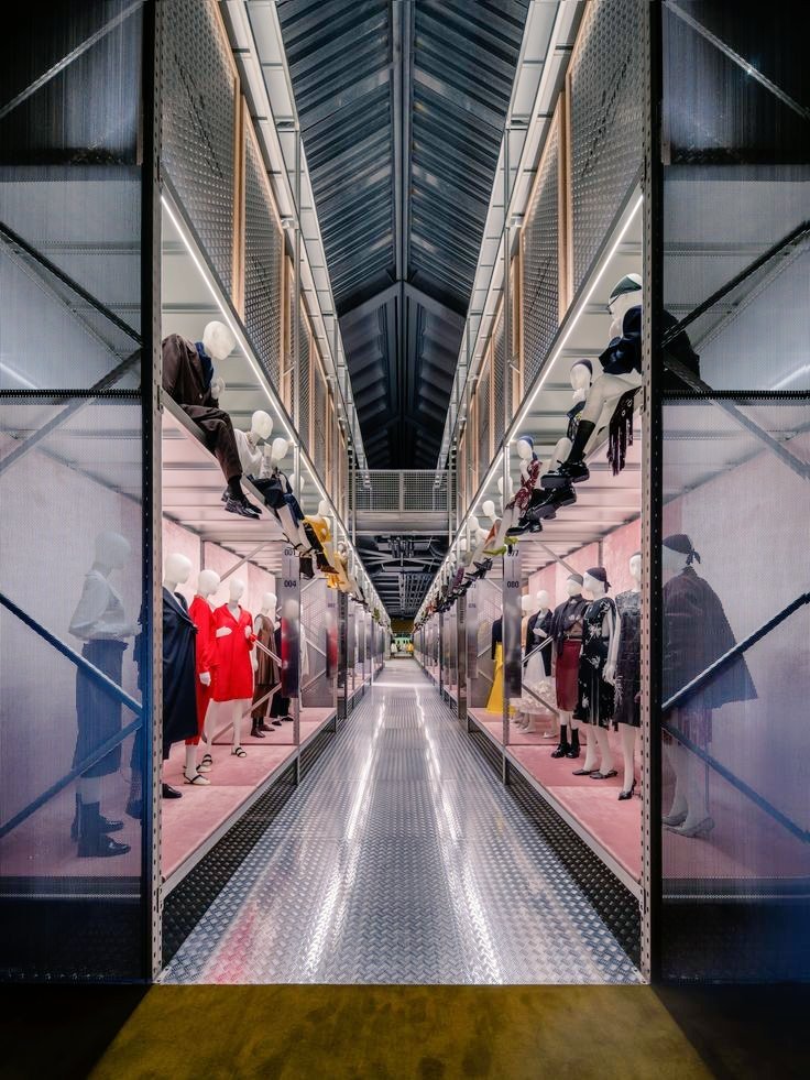 strwbrgxrl's tweet photo. 𝐖𝐞𝐥𝐜𝐨𝐦𝐞 𝐭𝐨 𝐭𝐡𝐞 𝐏𝐑𝐀𝐃𝐀'𝐬 𝐬𝐭𝐨𝐫𝐲.
ㅤㅤ📍Shanghái
⠀⠀“ Hermoso evento dónde se puede ver la creación del icónico bolso Prada Galleria. ¿Están listos para conocer más de PRADA? ” #PradasphereII #TEAMPRADA
≡ ↴ ⌂ ⌕ ⊞ ♡ ○ https://t.co/GZrksk29tg
