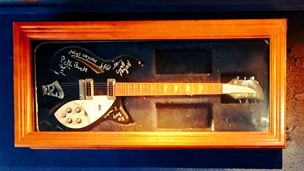 PhonsIOM's tweet photo. Ate like a king at #CaptainAmericas on Grafton St tonight.
Great service, delicious food, in a wonderful setting.
It's been many years since I've graced this locale, but found myself in my favourite spot under the #Rickenbacker signed by R.E.M. back in 1995 ☺️ https://t.co/KyEskdcQxx