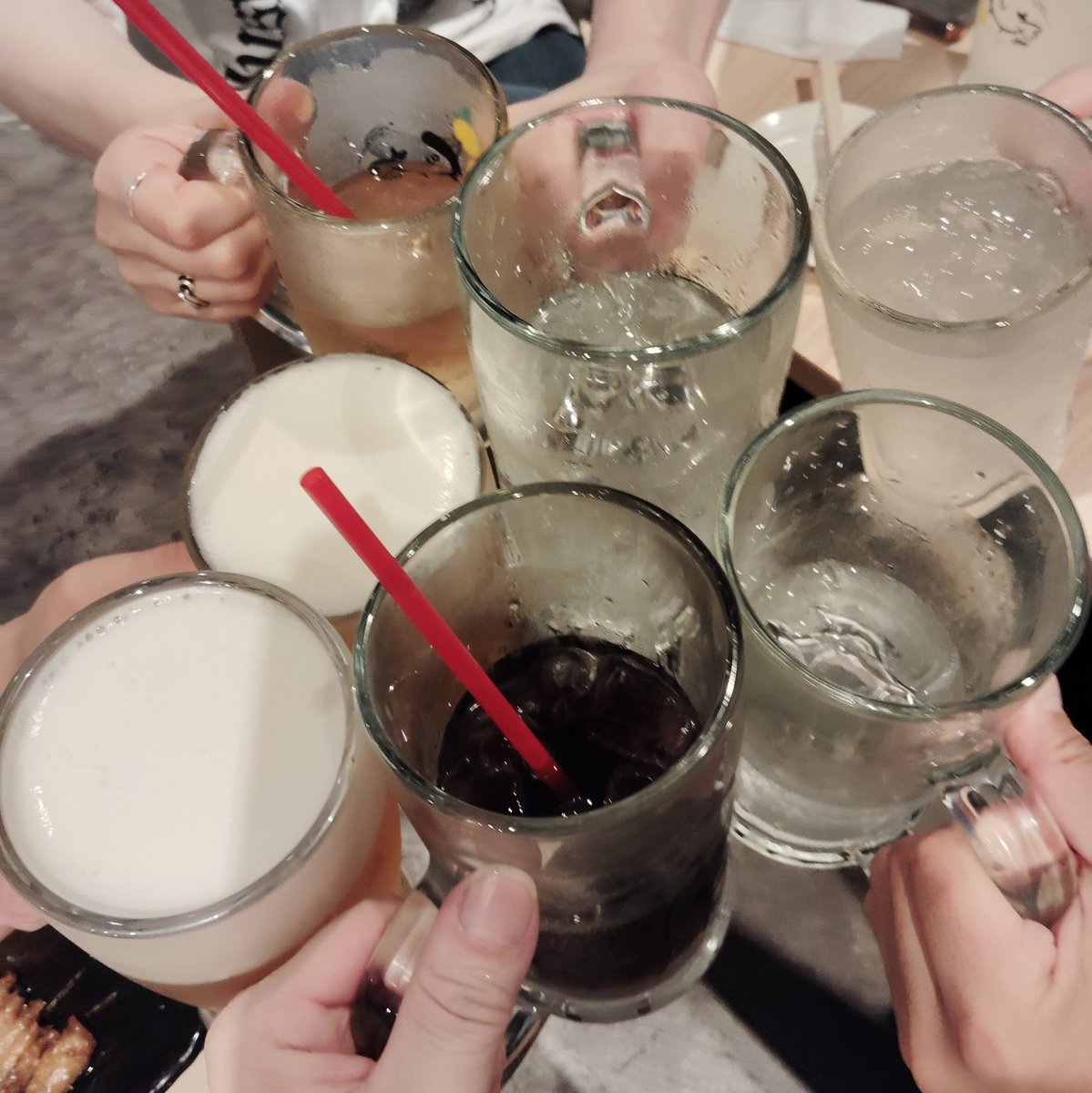ROYGLASS999's tweet photo. デザインフェスタ壱日目終了☆
お越し＆ご購入頂いた皆様ありがとうございましたm(_ _)m
今回は初の暗いエリアで新しい什器！
なかなか上手くいったんじゃないかと思います♪
本日もよろしくお願いします☆

#デザフェス 
西館4階
studio Roy
J-24(暗いエリア) https://t.co/cxT4KMTZvI