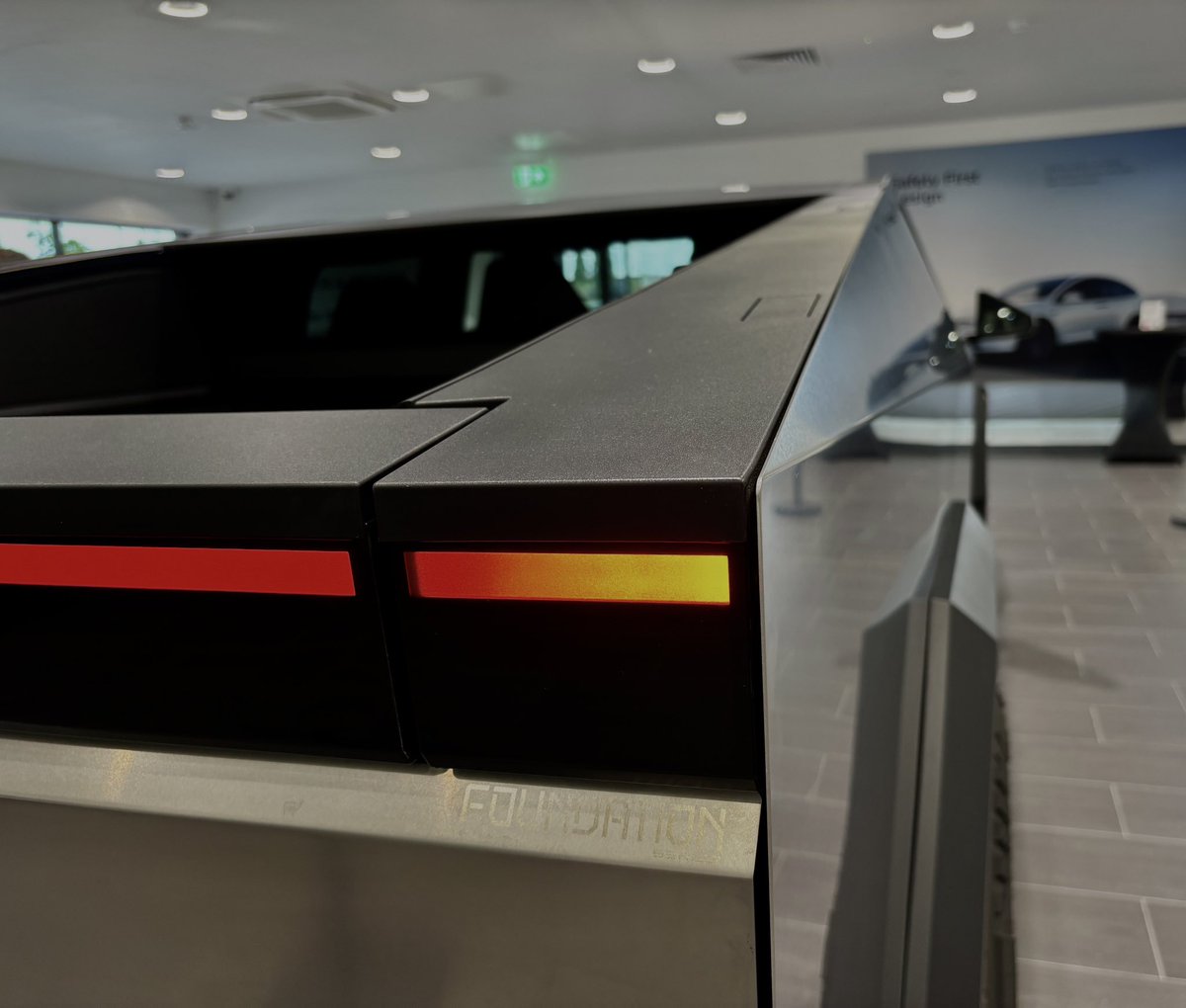 Y__Tesla's tweet image. 📐@Cybertruck on display at @Tesla Center in Solihull,  🇬🇧. This truck is freaking cool 🔥impressive. 
#tesla #cybertruck #tesladesign