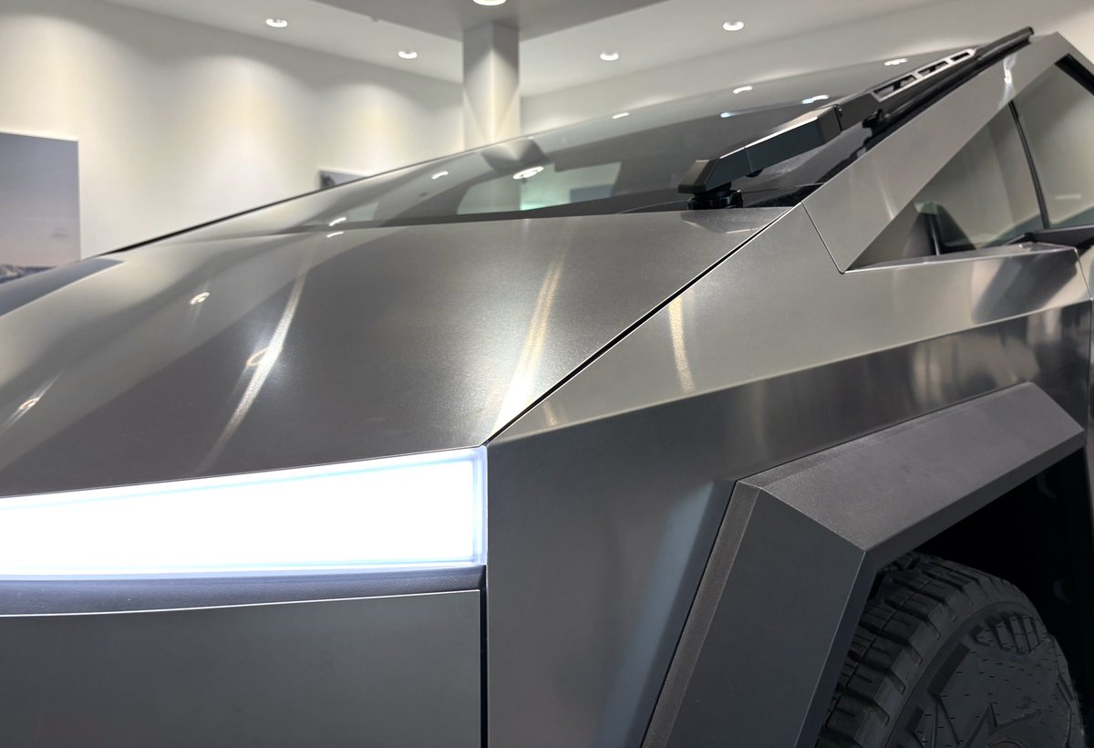 Y__Tesla's tweet image. 📐@Cybertruck on display at @Tesla Center in Solihull,  🇬🇧. This truck is freaking cool 🔥impressive. 
#tesla #cybertruck #tesladesign