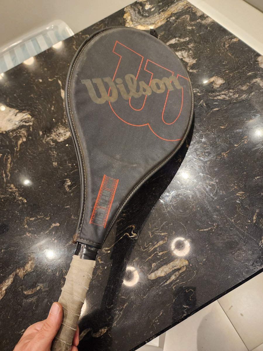 Mexendo nos armários aqui encontrei essa raquete, quero saber se o <a href="/Rafpig/">Rafael Leitão</a> vai aceitar o meu desafio na nova modalidade ChessBoxingTennis?