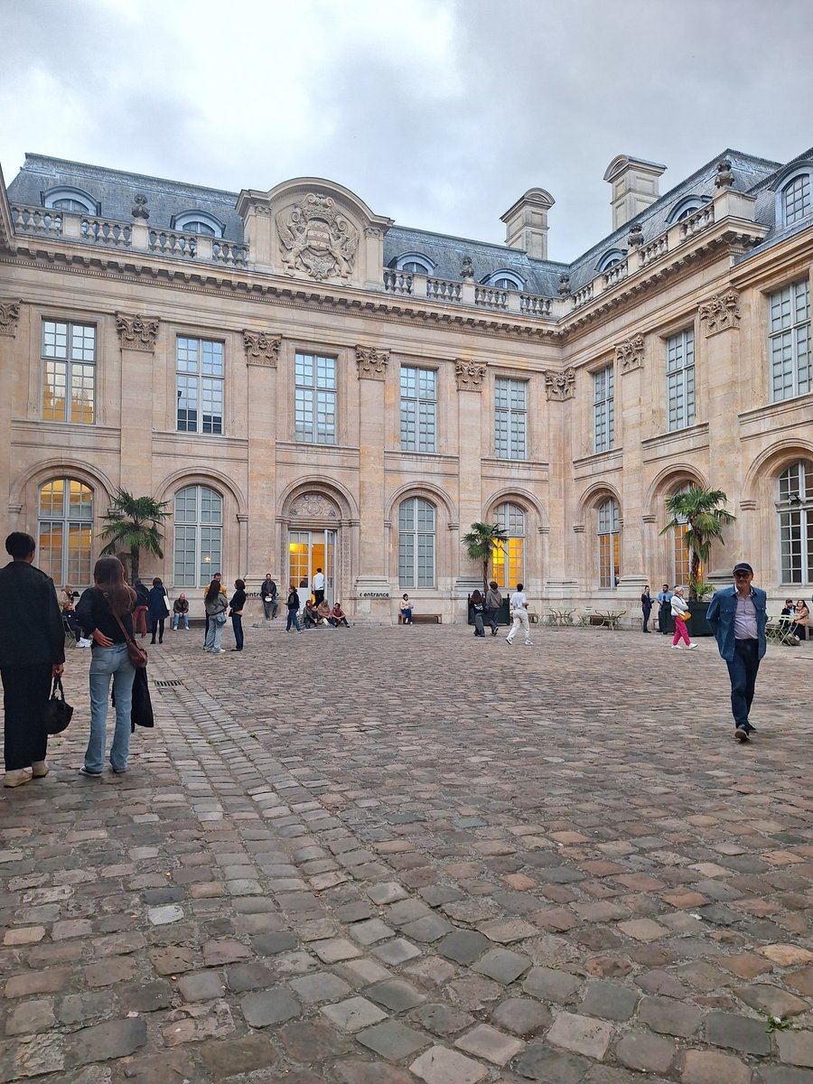 Phew I visited 3 museums in 6 hours.. sometimes I just love Paris/France for organising art and cultural events  #NuitDesMusées #paris.