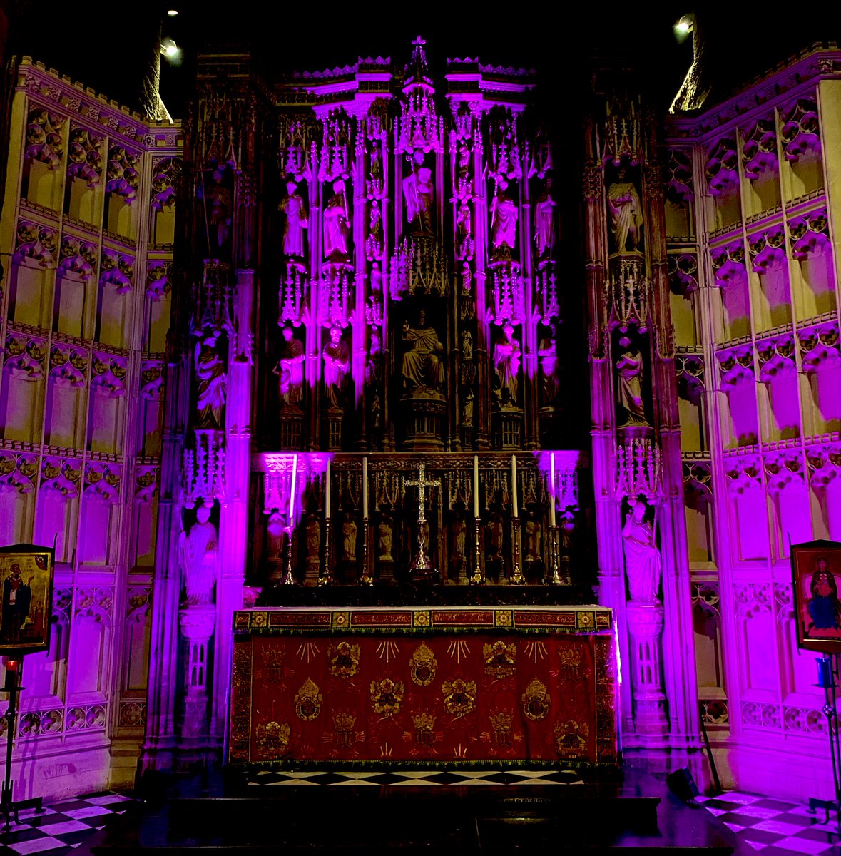 Tonight was a wonderful evening welcoming hundreds of visitors as part of @TheLateShows, many for the first time. Our doors are open seven days a week for exploration, inspiration and discovery. Plan your visit at newcastlecathedral.org.uk/about. 📝